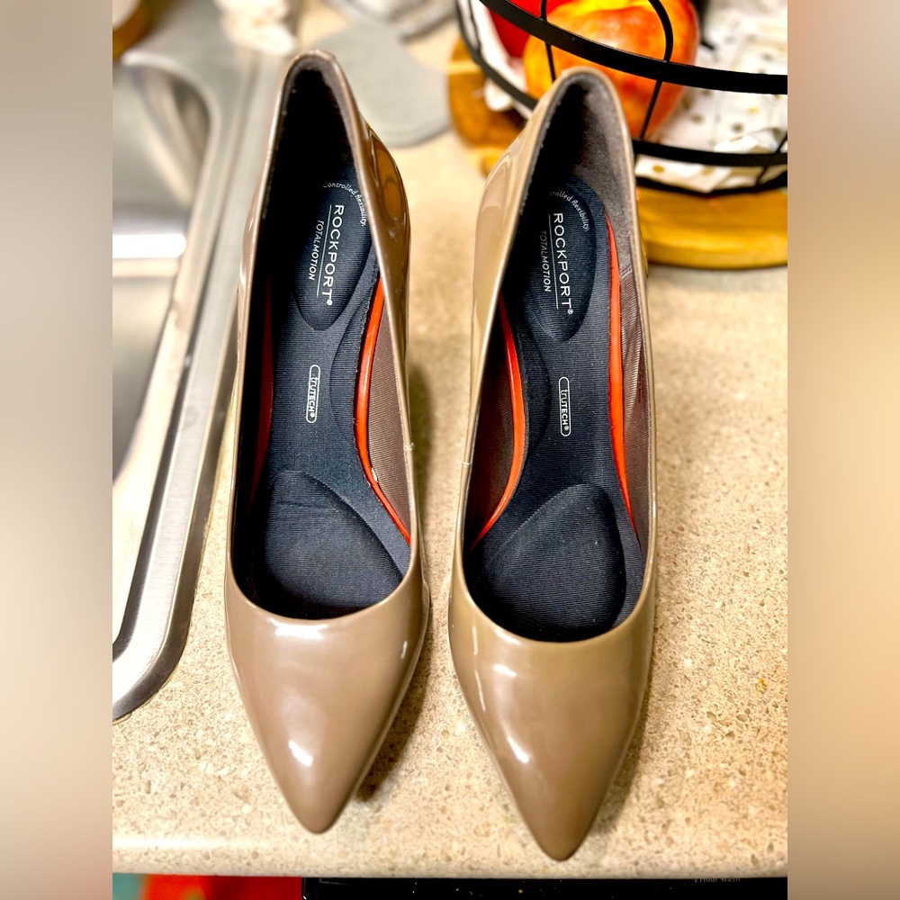 Rockport Plain Pump - Taupe (with box)